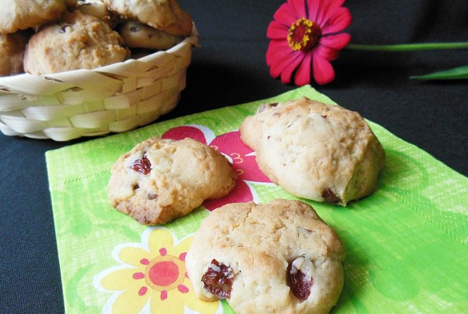 Biscuiti cu visine si ciocolata