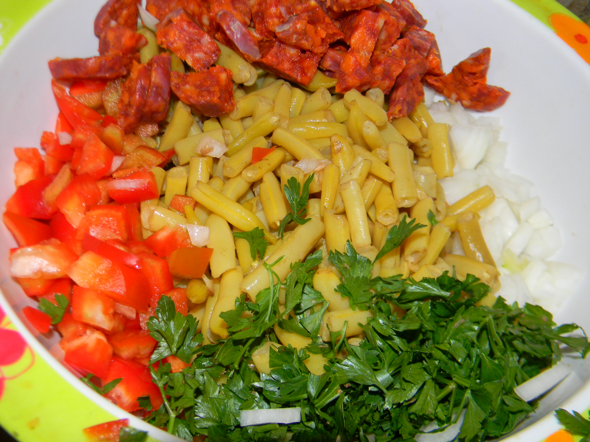 Salata de fasole cu chorizo