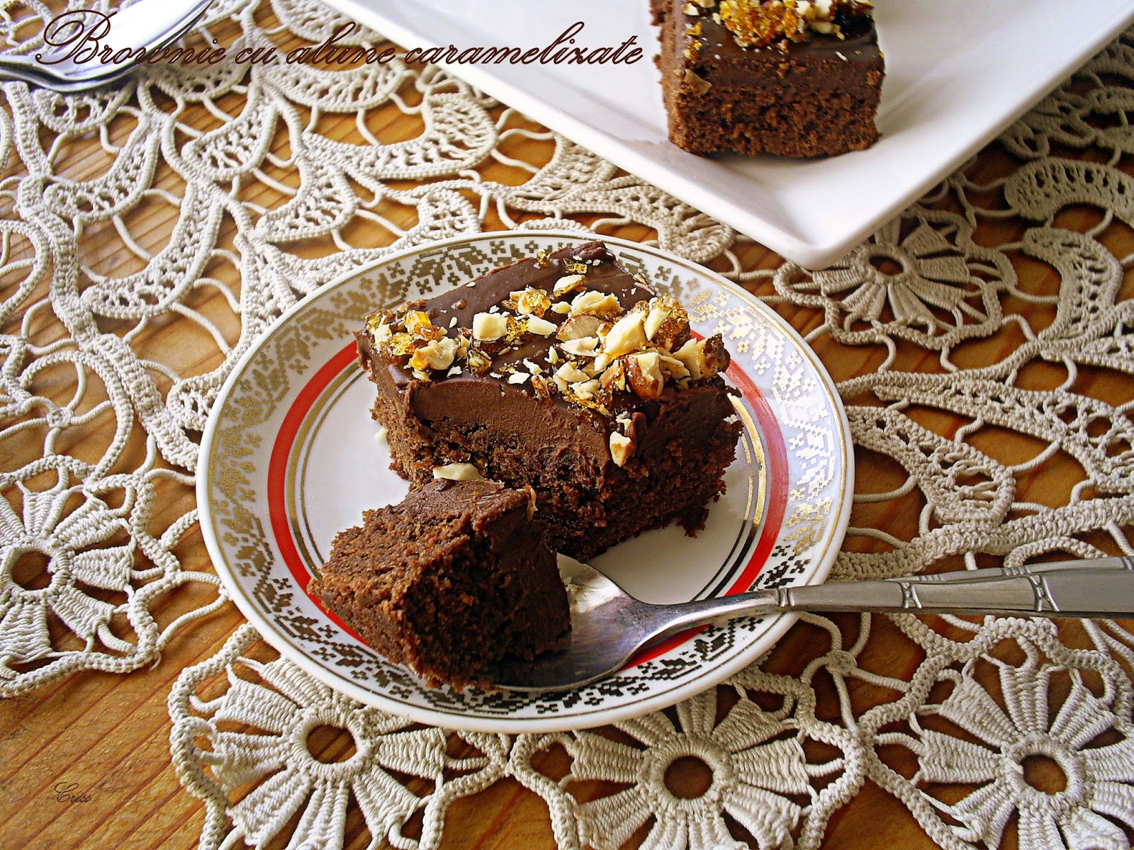 Brownie cu alune caramelizate