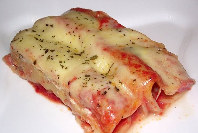 Cannelloni cu carne si suc de rosii