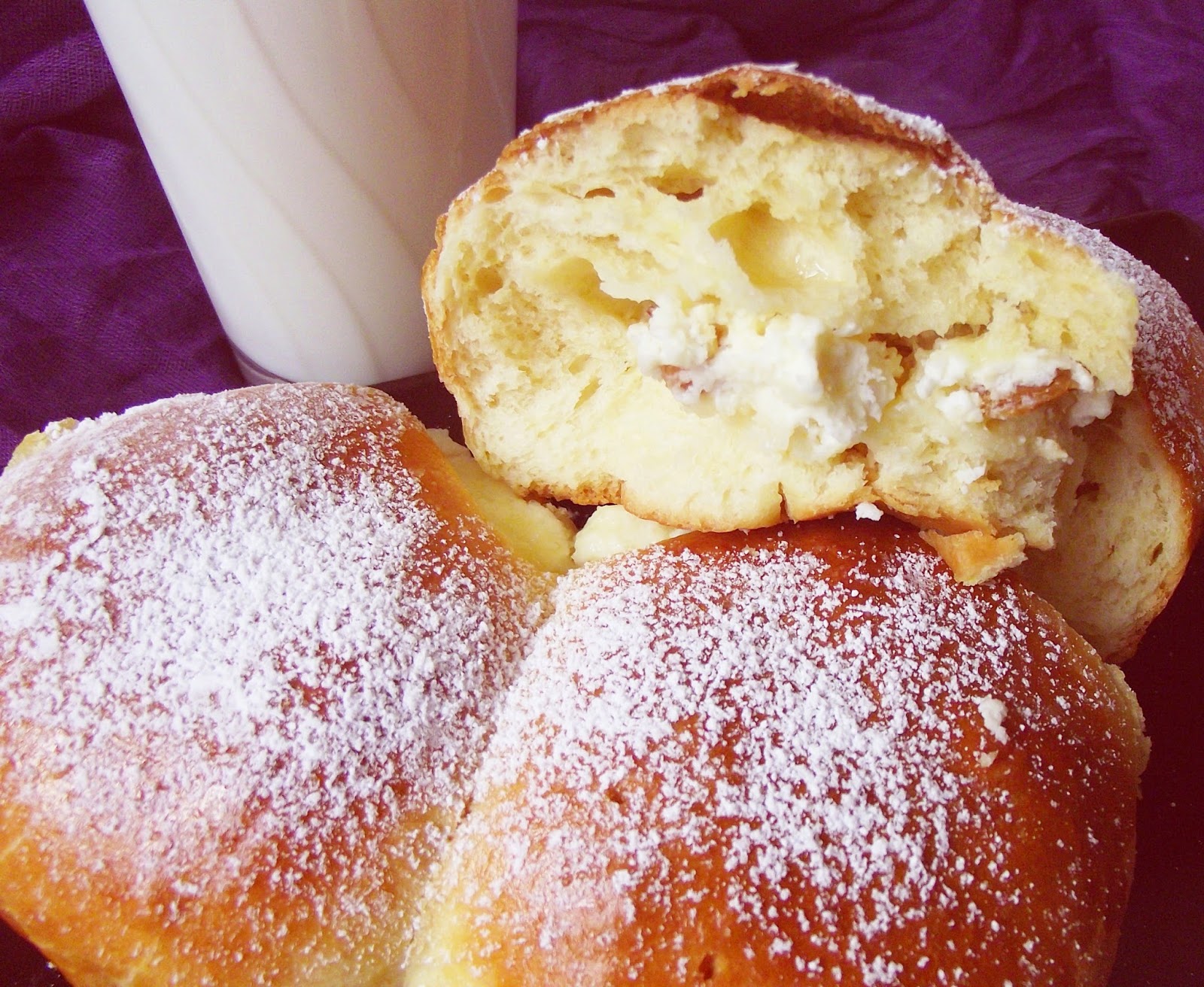 Pâinici/chifle cu brânză dulce