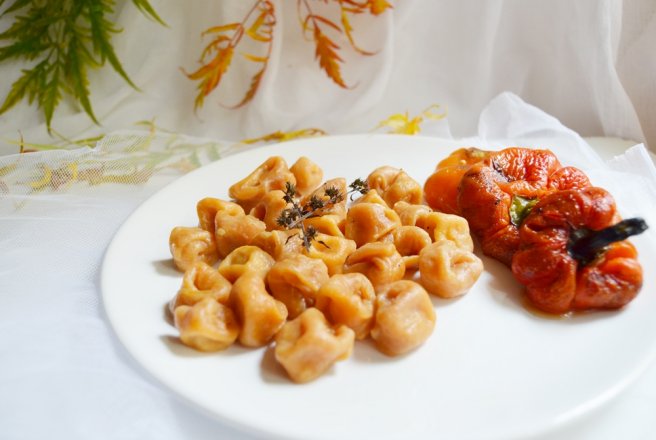 Tortellini cu ardei copt, branza si cimbru