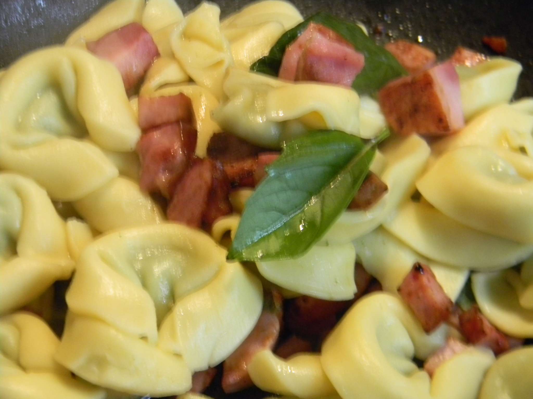 Tortellini cu sunca