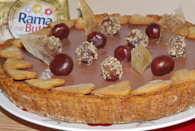 Tarta cu nuci, caramel si crema de ciocolata