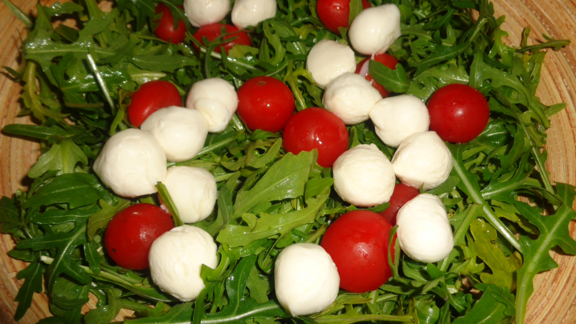 Salata de rucola cu mozzarella