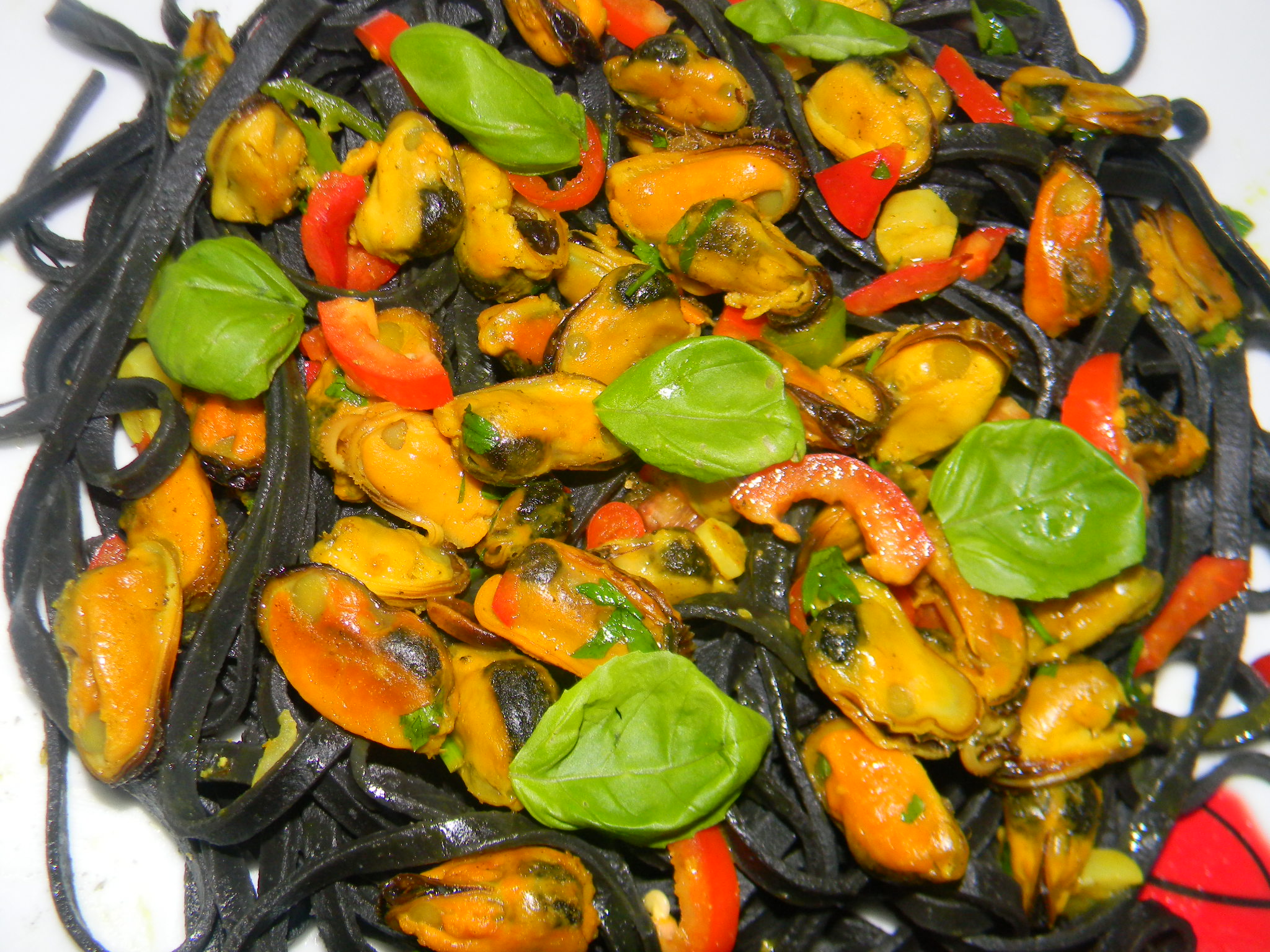 Tagliolini al nero di seppia e cozze