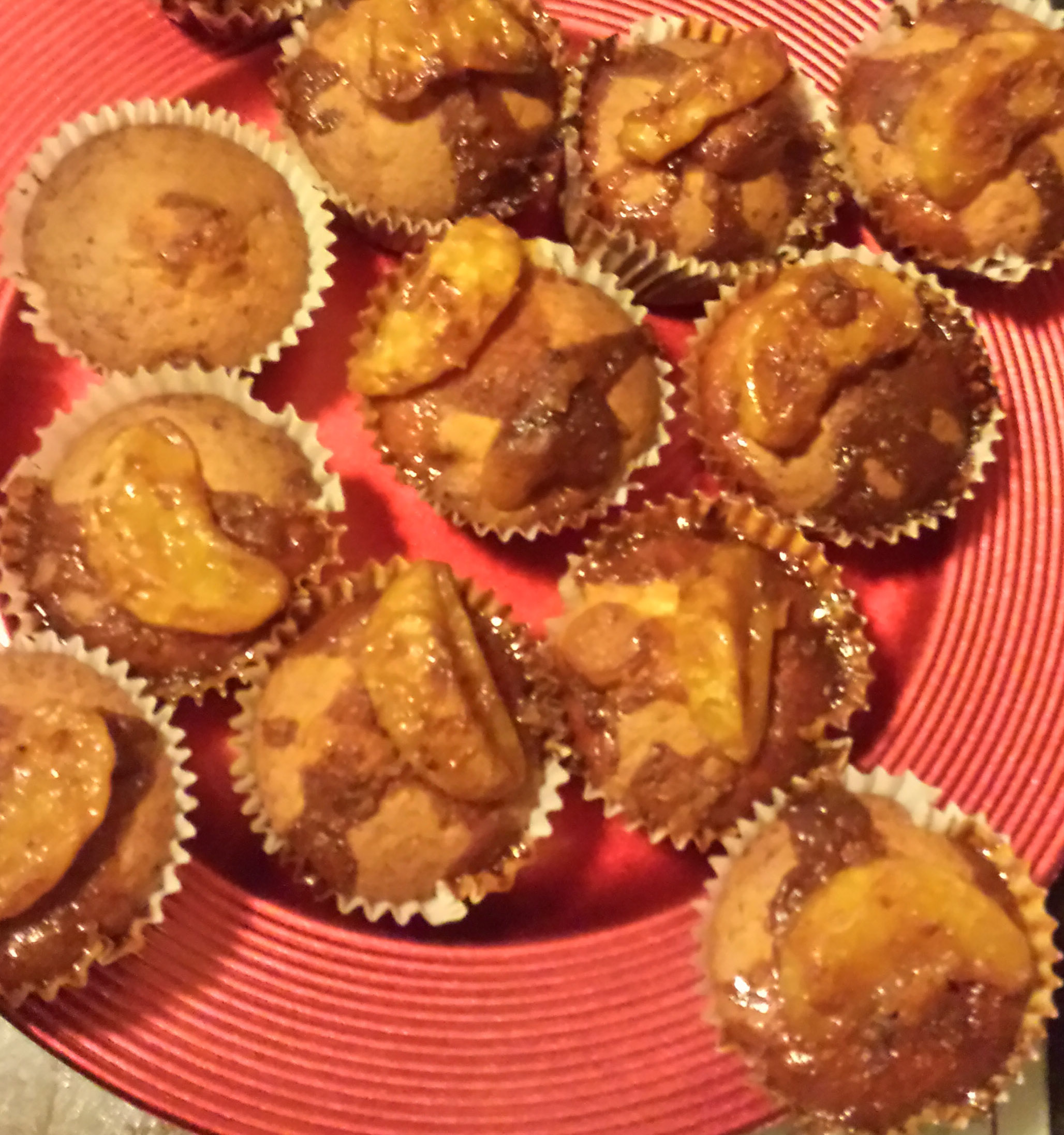 Muffins cu branza dulce si portocala caramelizata