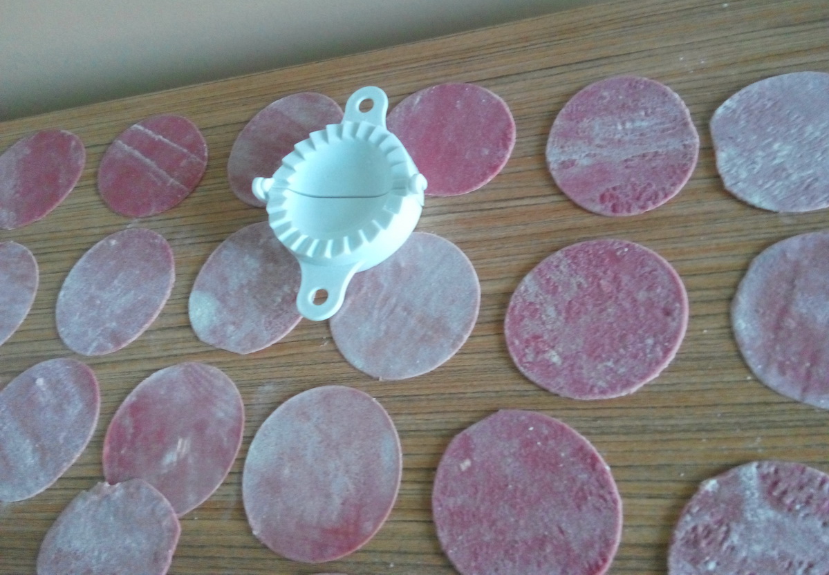 Paste colorate  facute in casa(taitei, tagliatelle si ravioli)
