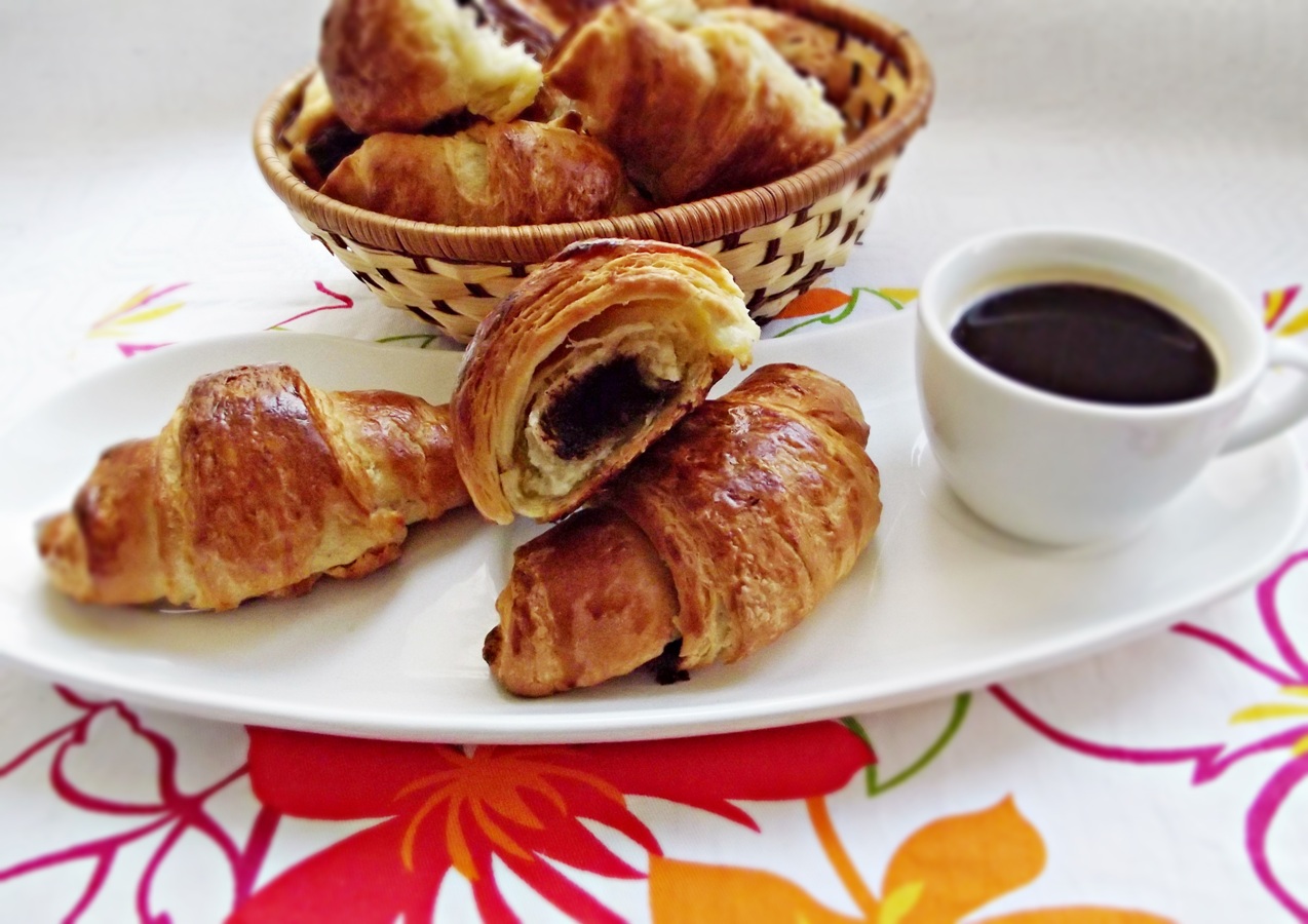 Croissante cu ciocolata