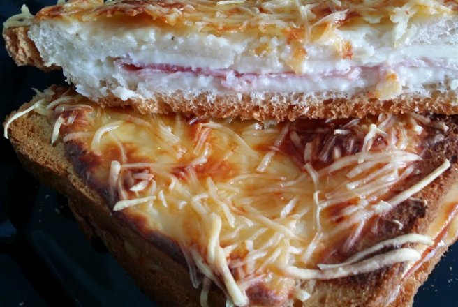 Sandwich la cuptor: Croque-Monsieur