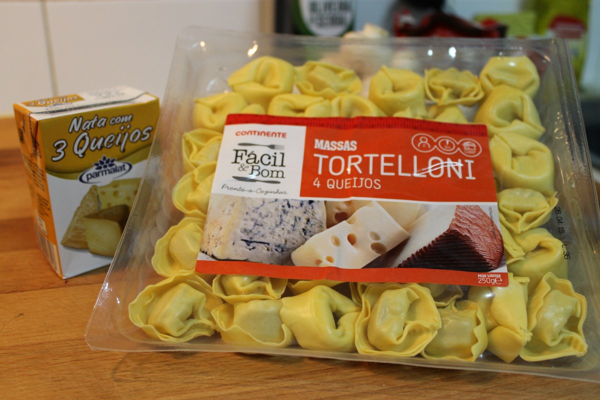 Tortellini cu branza si sos de ciuperci