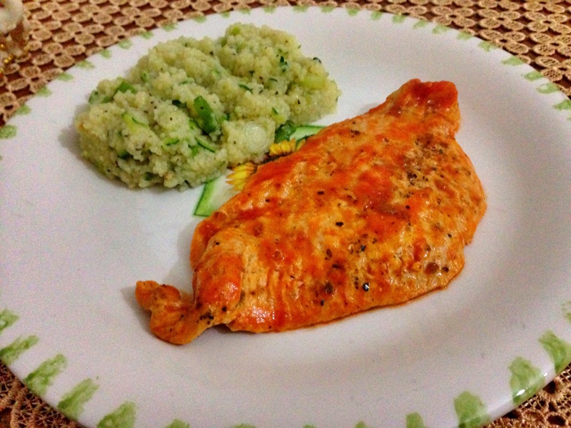 Cous cous cu ceapa verde si carne de curcan in sos de bulion