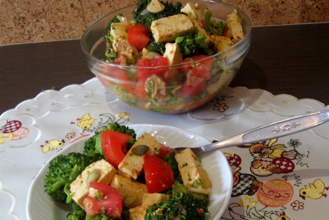 Salata de broccoli cu tofu