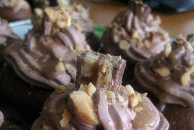 Briose cu snickers ( Snickers cupcakes)