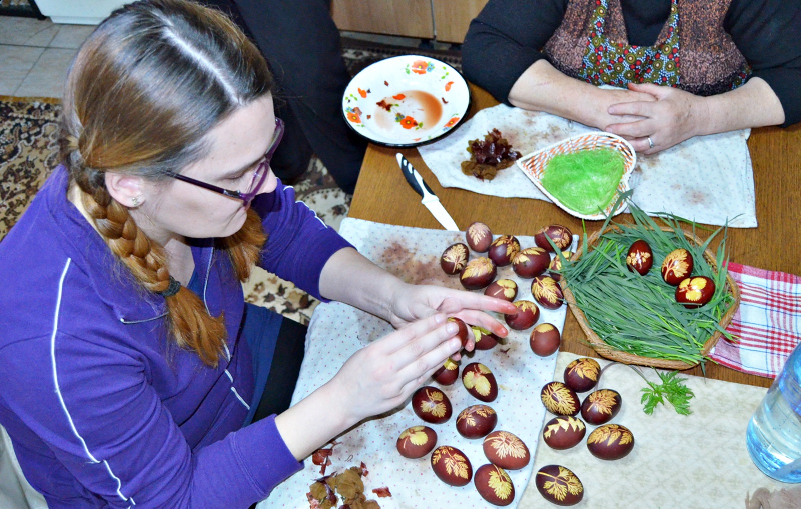 Aperitiv oua vopsite cu coji de ceapa