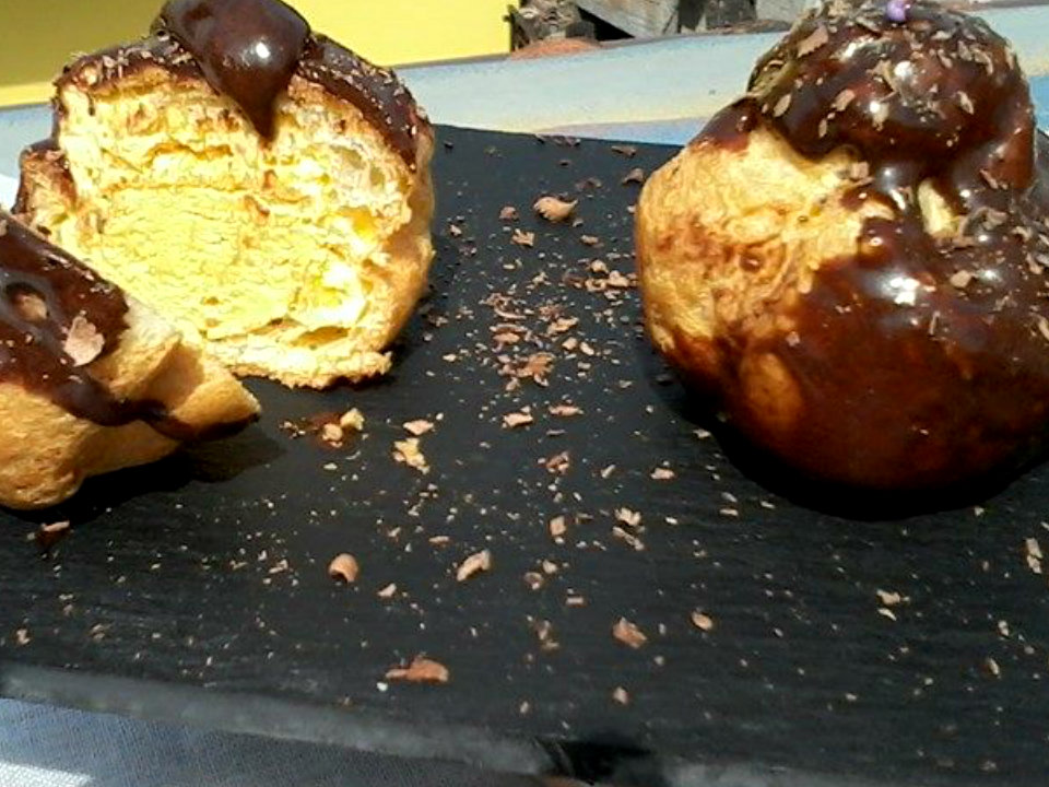 Profiterol cu inghetata