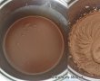 Tort rulada cu crema ganache si bezele-5