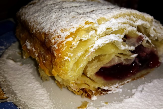 Strudel cu  fructe de padure