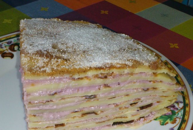 Tort de clatite cu crema mascarpone si mure