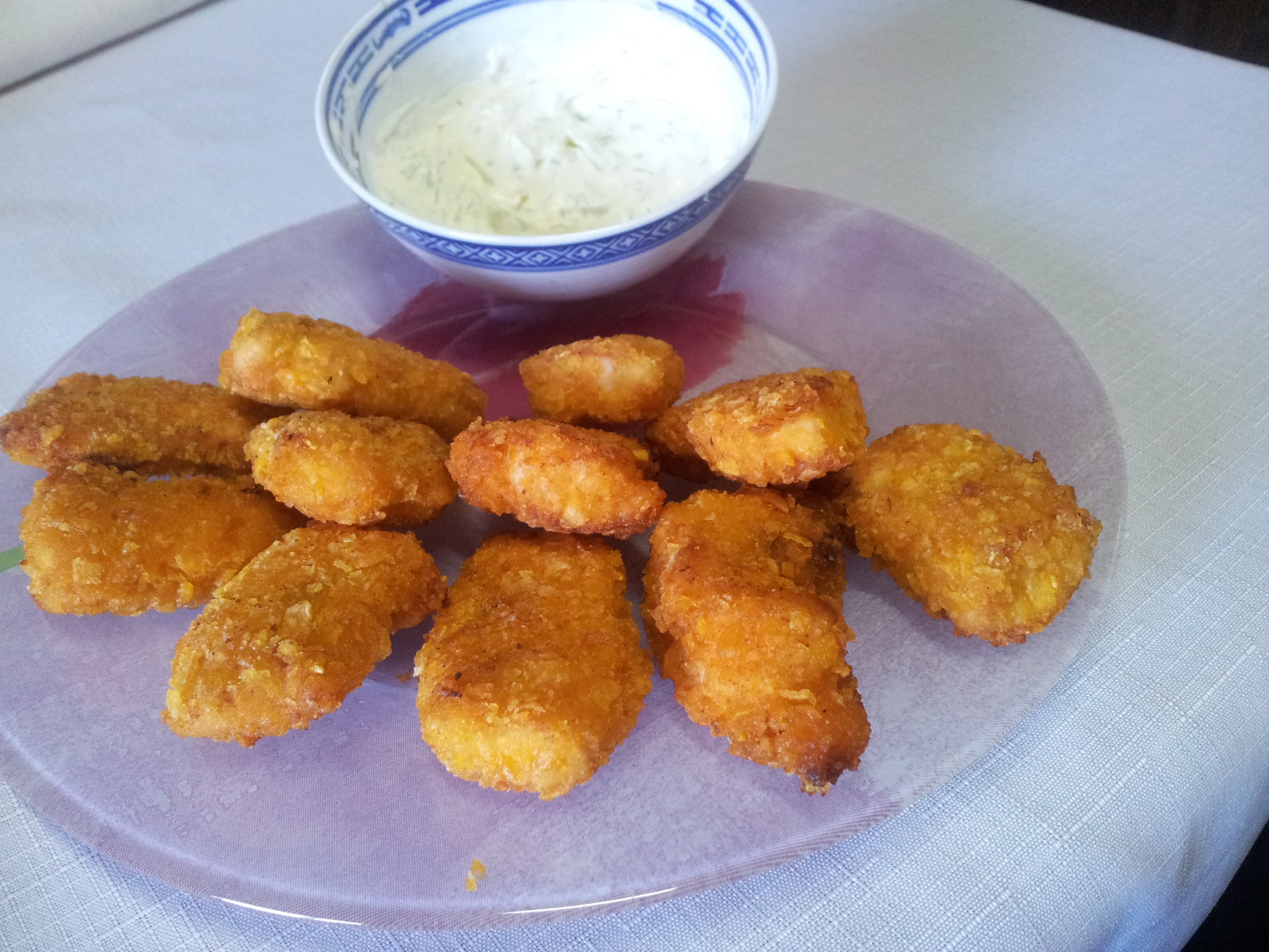 Nuggets din piept de pui cu sos de iaurt