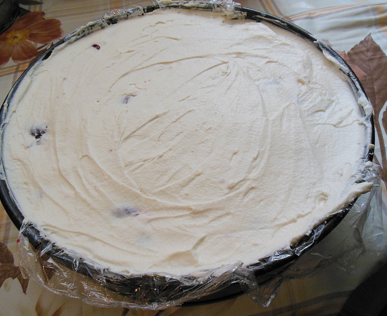 Tort cu visine, crema mascarpone si frisca