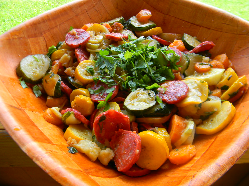 Salata cu zucchini si chorizo