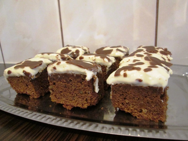 Brownie cu crema de branza