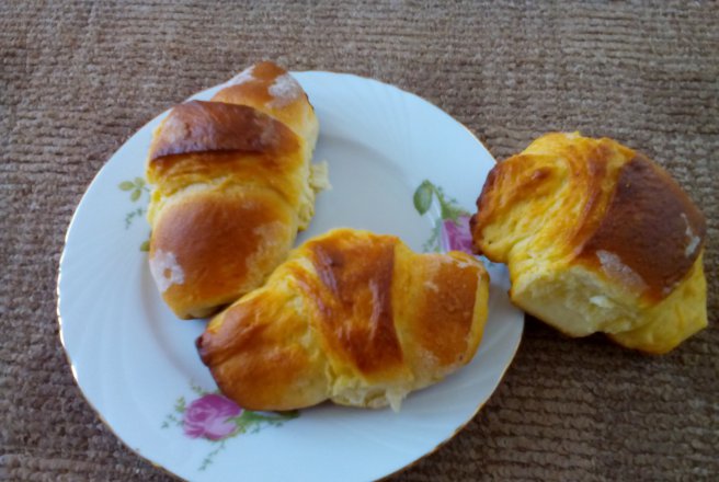 Croissante cu ciocolata