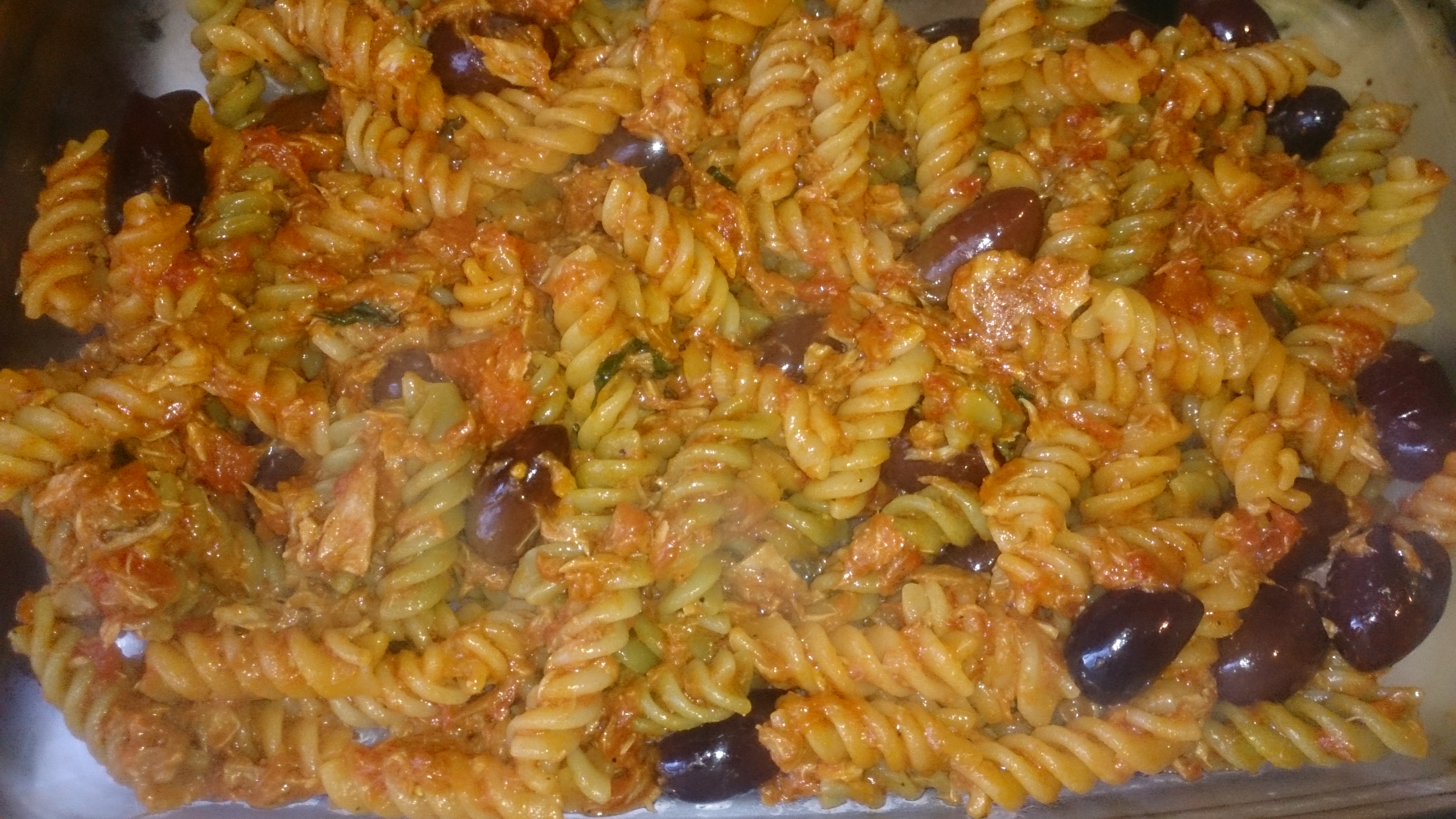 Fusilli cu ton la cuptor