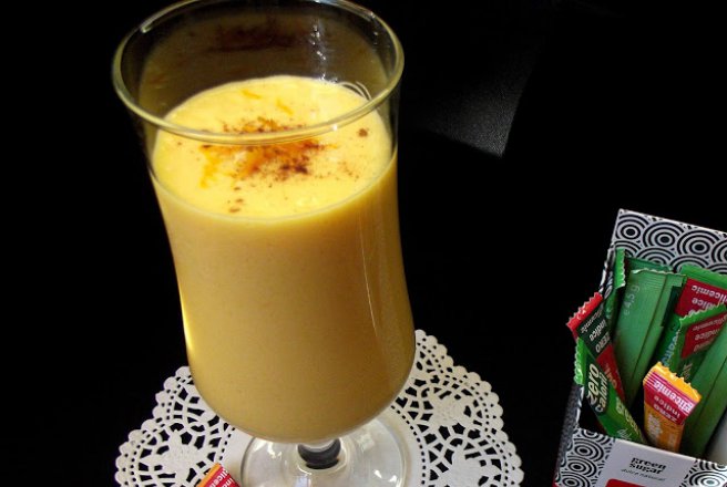 Smoothie de mango,kaki şi portocală