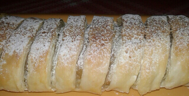 Strudel cu pere si ciocolata