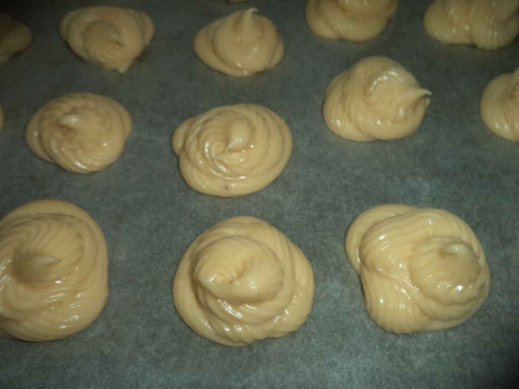 Choux a la creme cu dulceata de zmeura