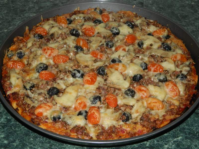 Pizza cu carne tocata