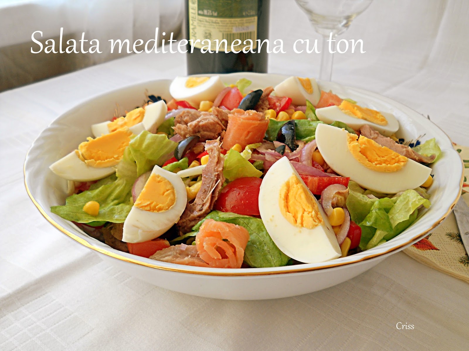 Salata mediteraneana cu ton si porumb