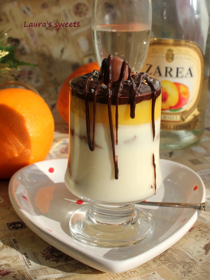 Panna cotta cu sampanie, jeleu de portocala si ciocolata