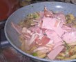 Penne gratinate cu șuncă, bacon și ciuperci-4