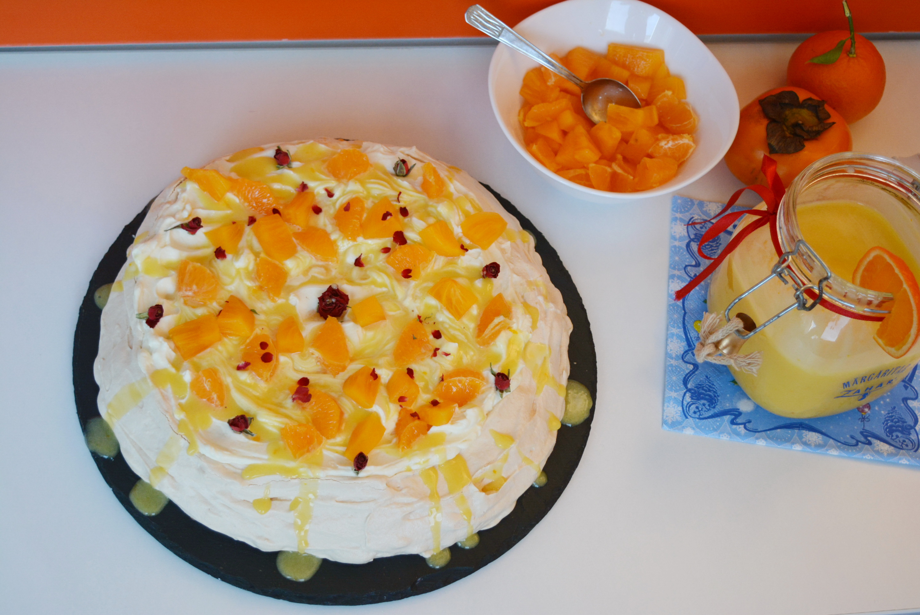 Pavlova cu orange curd, frisca, portocale si kaki