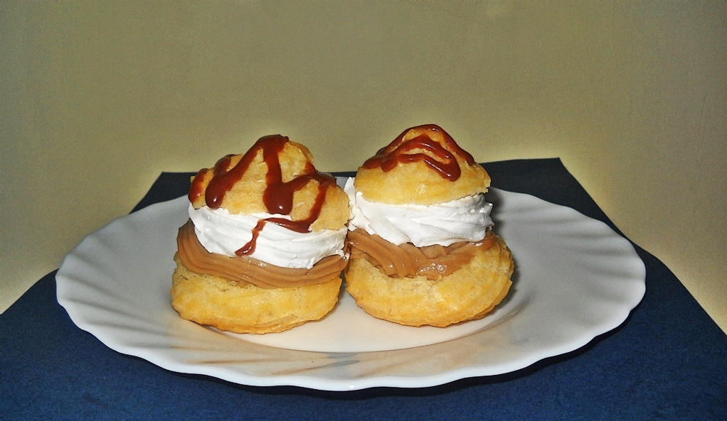 Choux-uri cu crema de ness si ciocolata