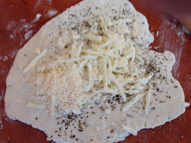 Placinte cu mozzarella si parmezan