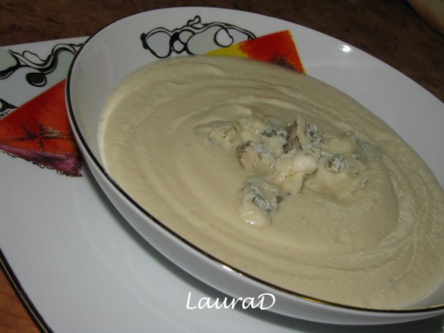 Supa-crema de conopida cu bucatele de Gorgonzola