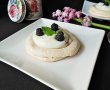 Mini pavlova cu crema de lamaie si mure-3