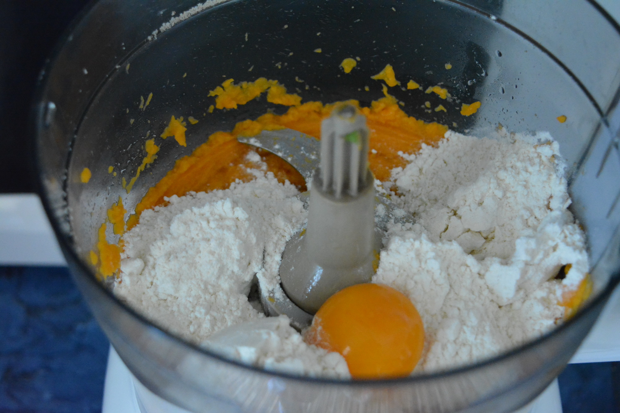 Gnocchi homemade cu sos alb si mazare