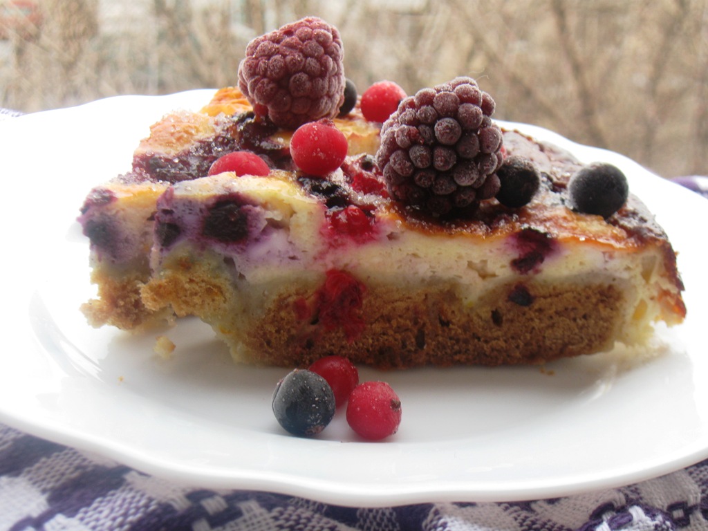 Tarta cu branza si fructe de padure