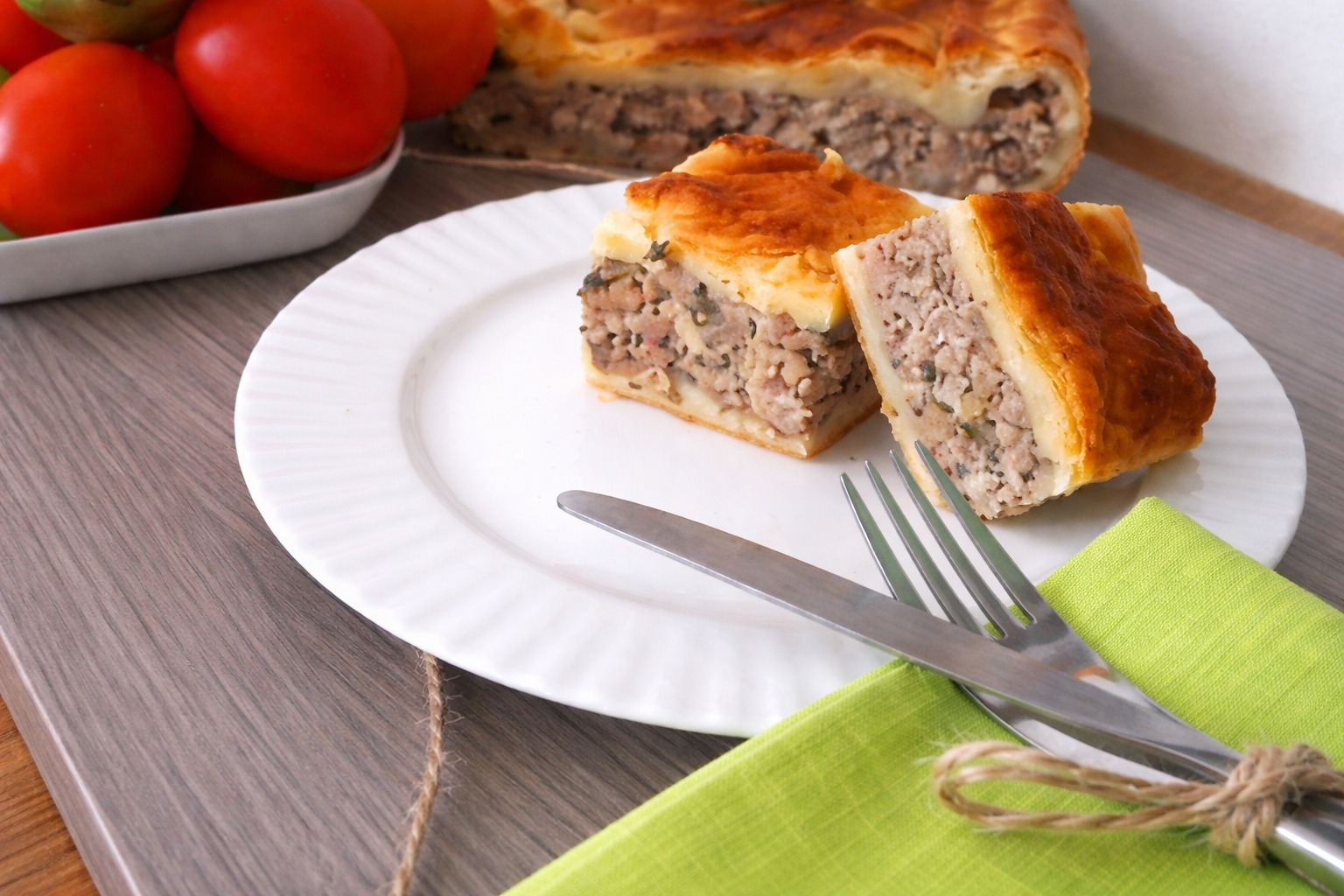 Placinta cu carne tocata