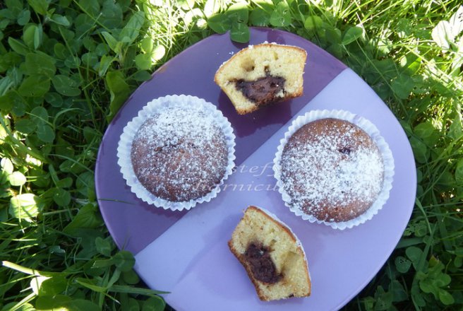 Muffins cu crema de ciocolata