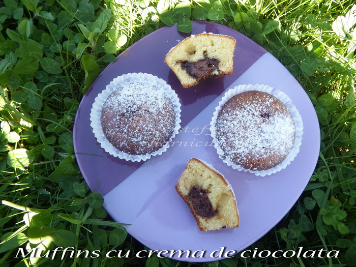 Muffins cu crema de ciocolata