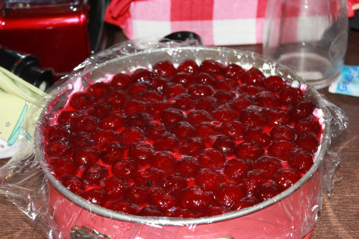 Cheesecake cu visine si ciocolata