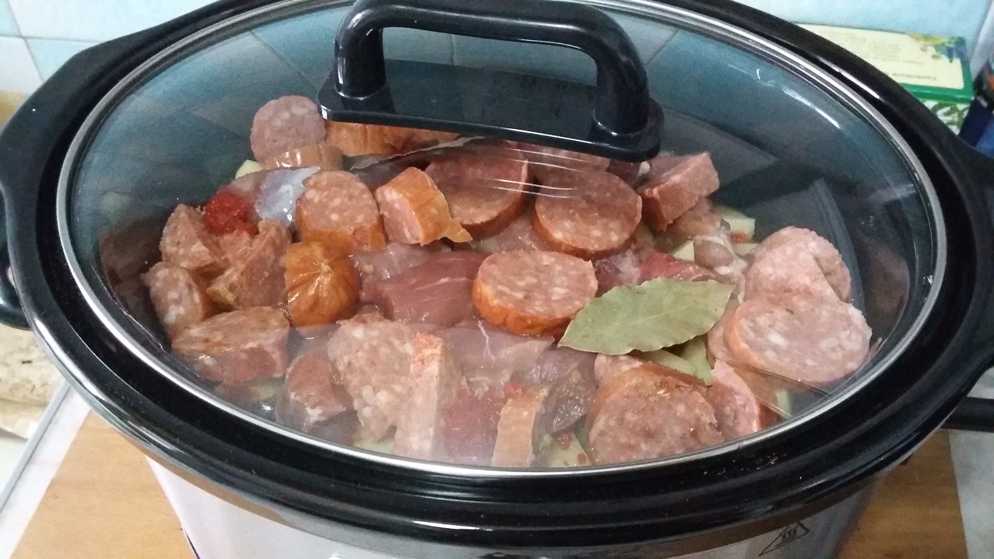 Gulas de porc la slow cooker Crock-Pot