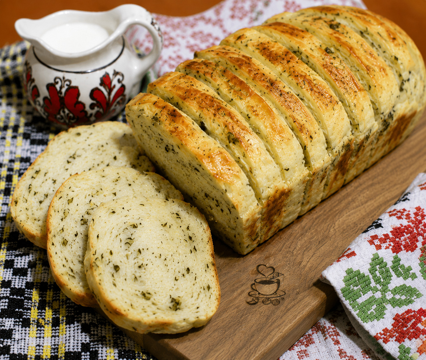 Paine felii cu usturoi (Pull apart bread)