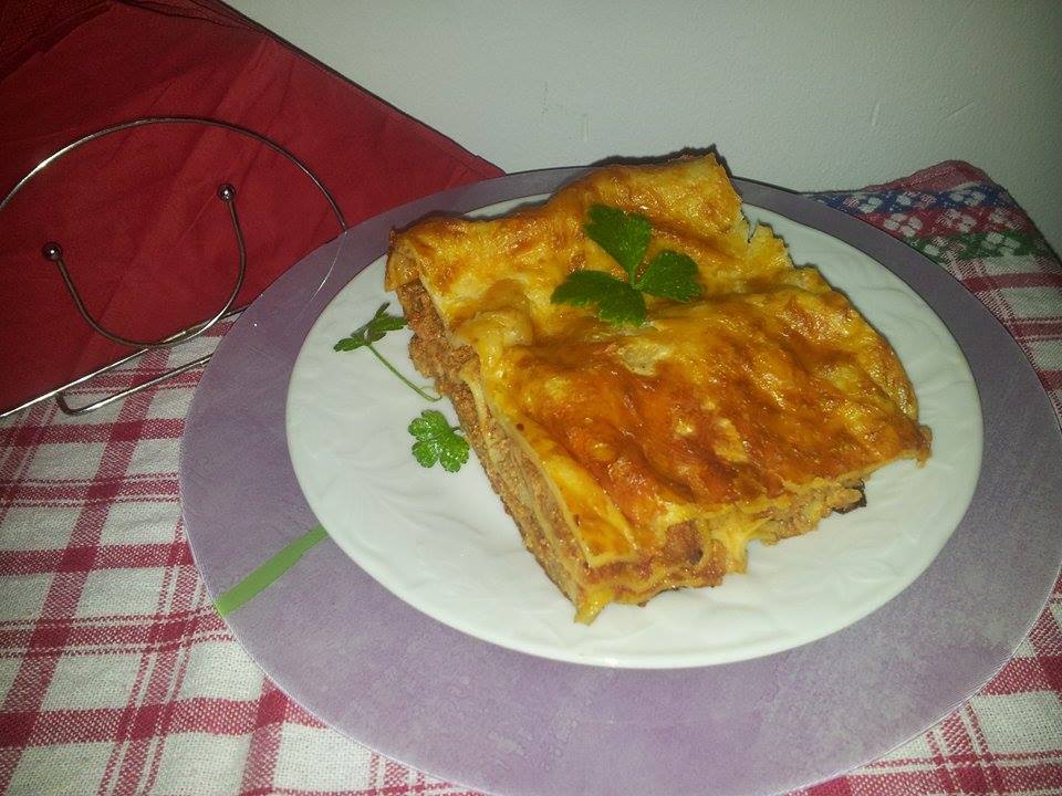 Lasagna cu foi de casa - Reteta savuroasa cu sos ragu